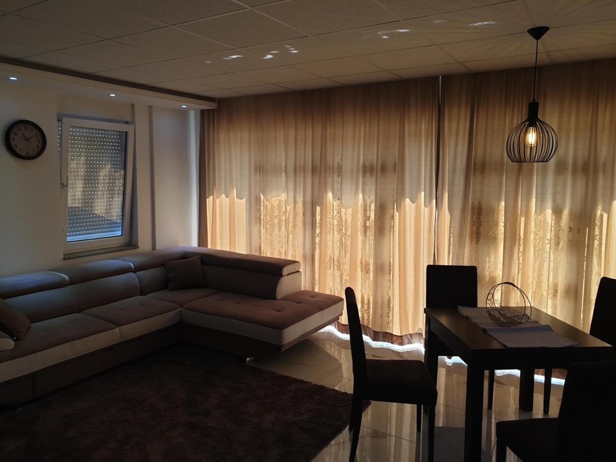 Gradiska Apartment Luaran gambar