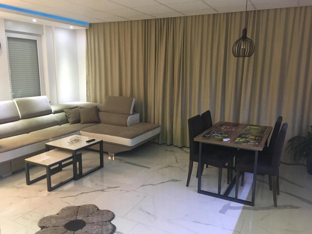 Gradiska Apartment Luaran gambar